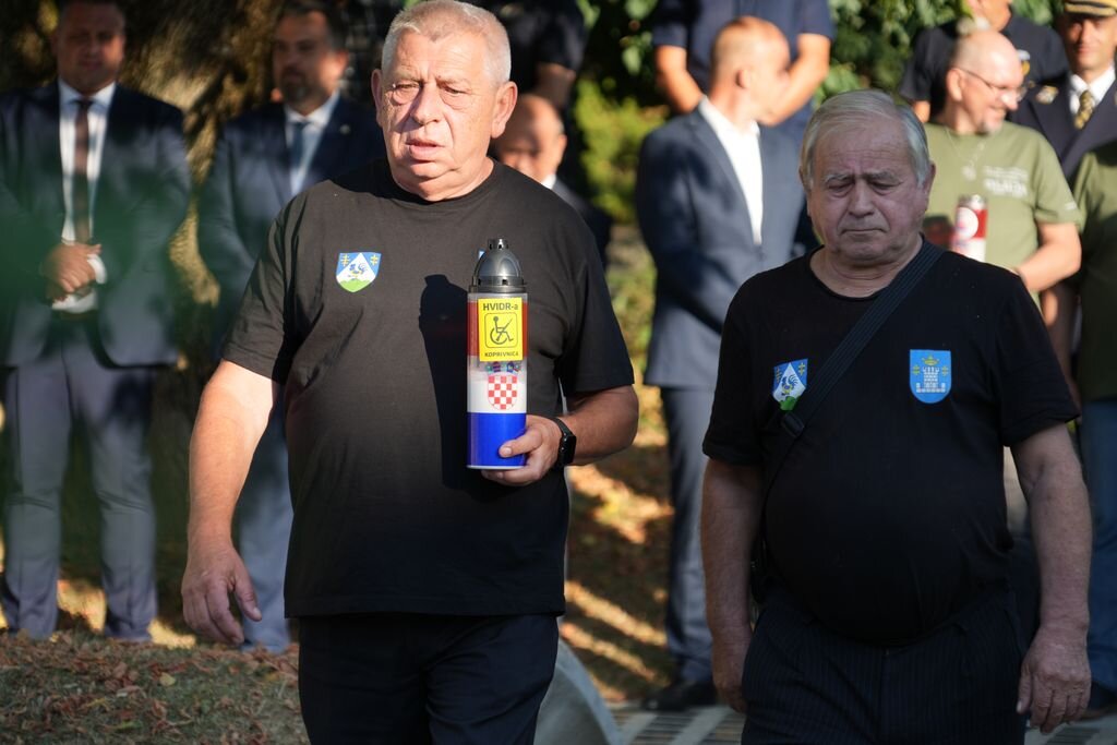 Dan pobjede polaganje vijenaca