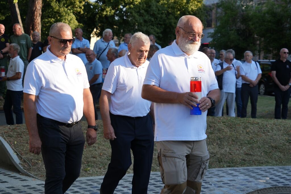Dan pobjede polaganje vijenaca