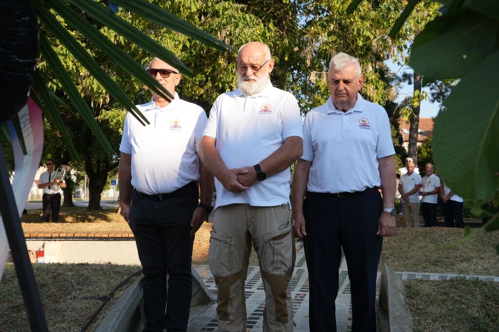 Dan pobjede polaganje vijenaca