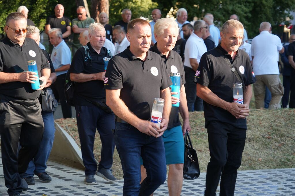 Dan pobjede polaganje vijenaca