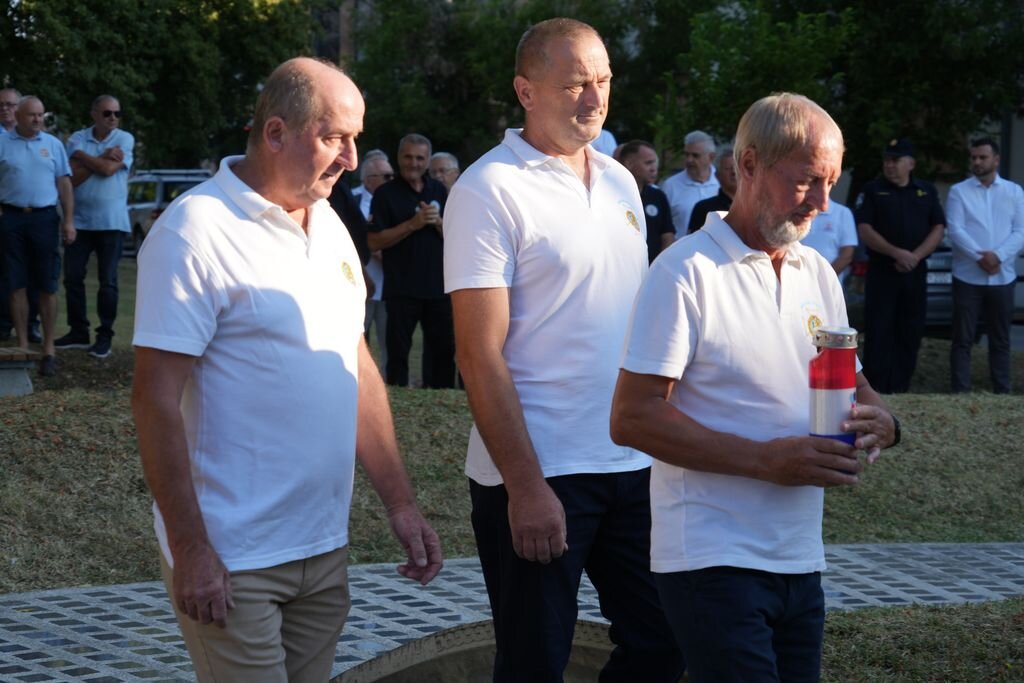 Dan pobjede polaganje vijenaca