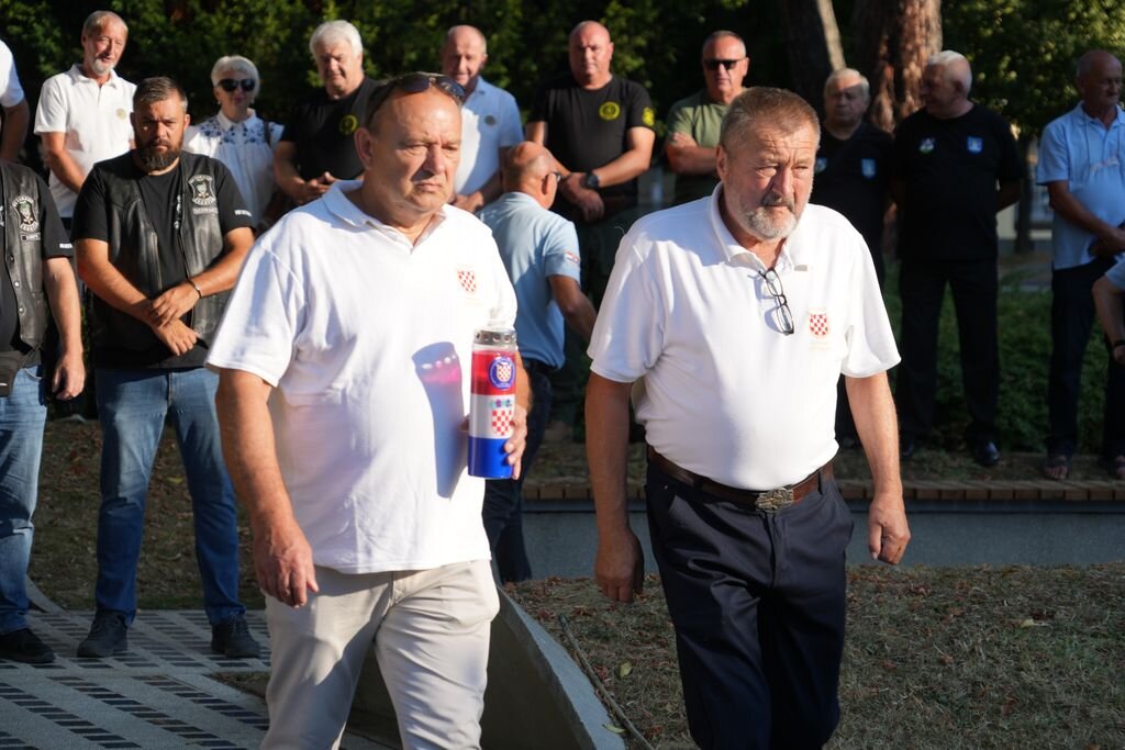 Dan pobjede polaganje vijenaca