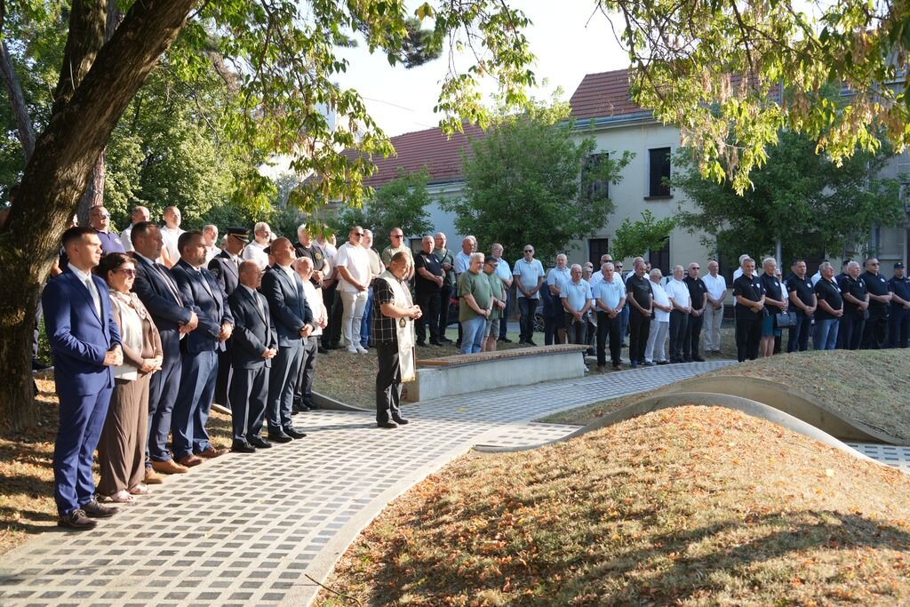 Dan pobjede polaganje vijenaca
