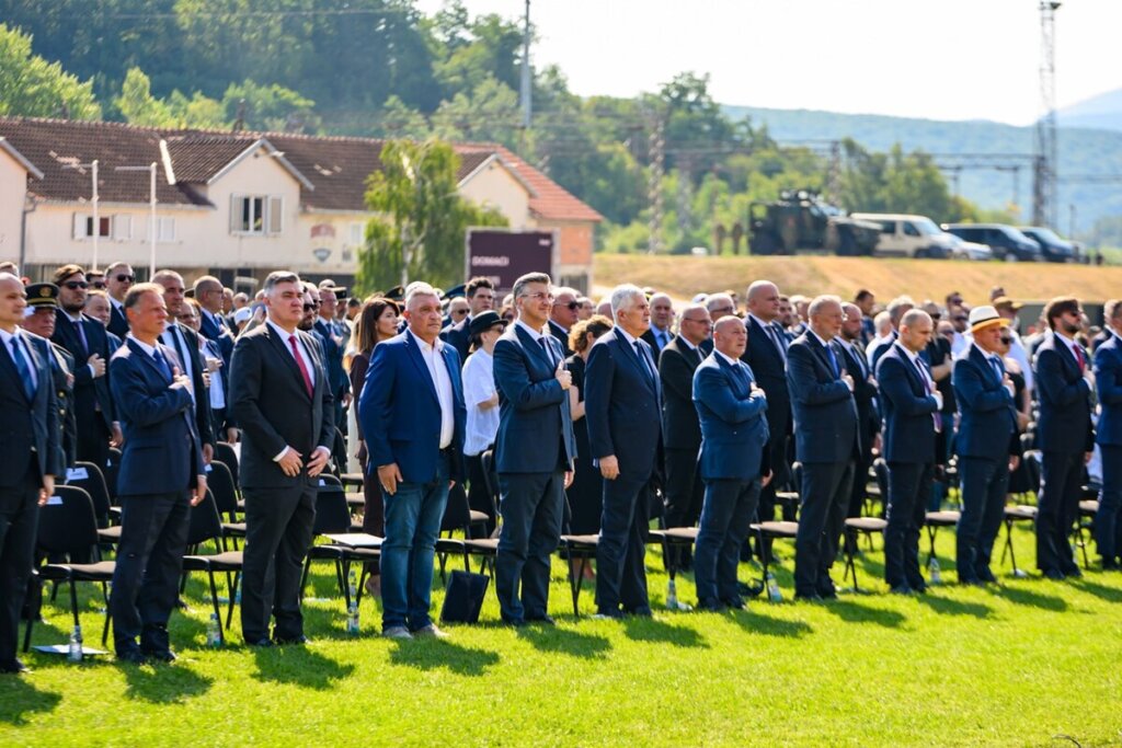 Oluja (30)