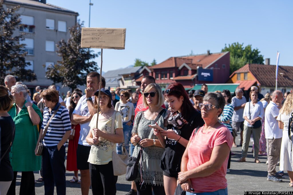 U Gospiću održan prosvjed protiv ilegalnog odlaganja otpada