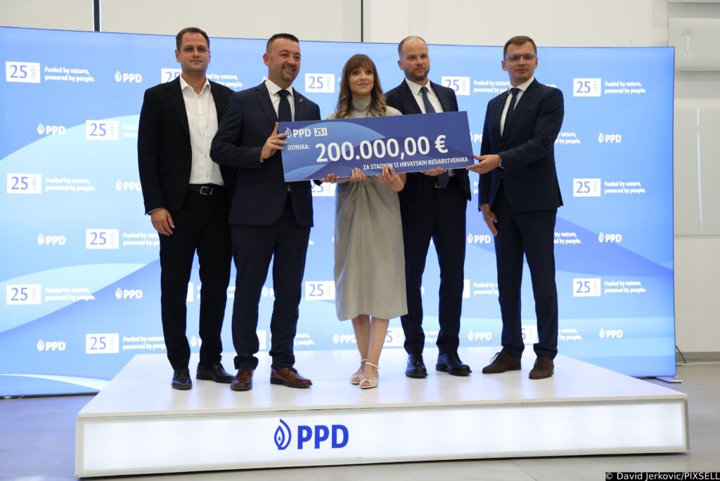 Vukovar: PPD uručilo donaciju za izgradnju stadiona "12 hrvatskih redarstvenika"