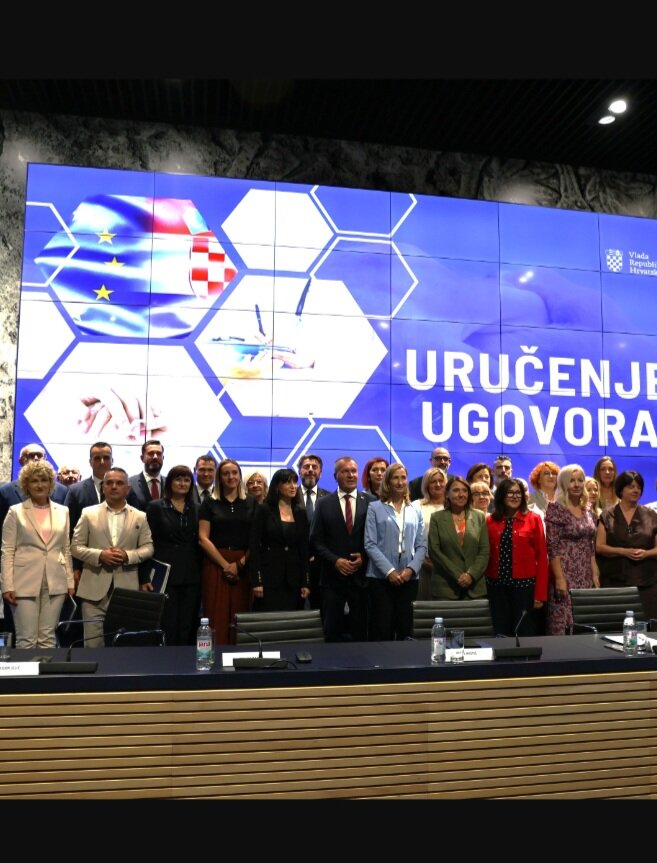 Svečano potpisivanje i uručenje Ugovora,